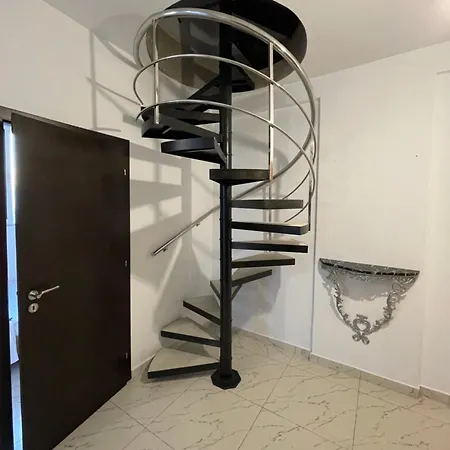 - Private 3 3*