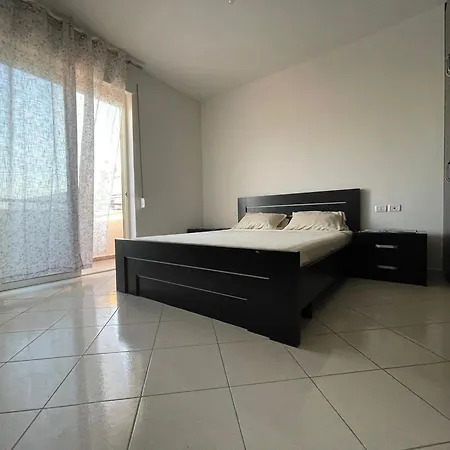 - Private 3 * Τίρανα